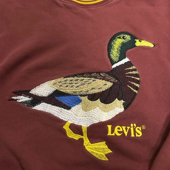 Levi's Men's Maroon Sweater with Duck - Picture 3 of 5